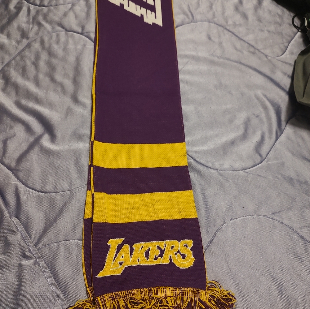 New L.A. Lakers Scarf